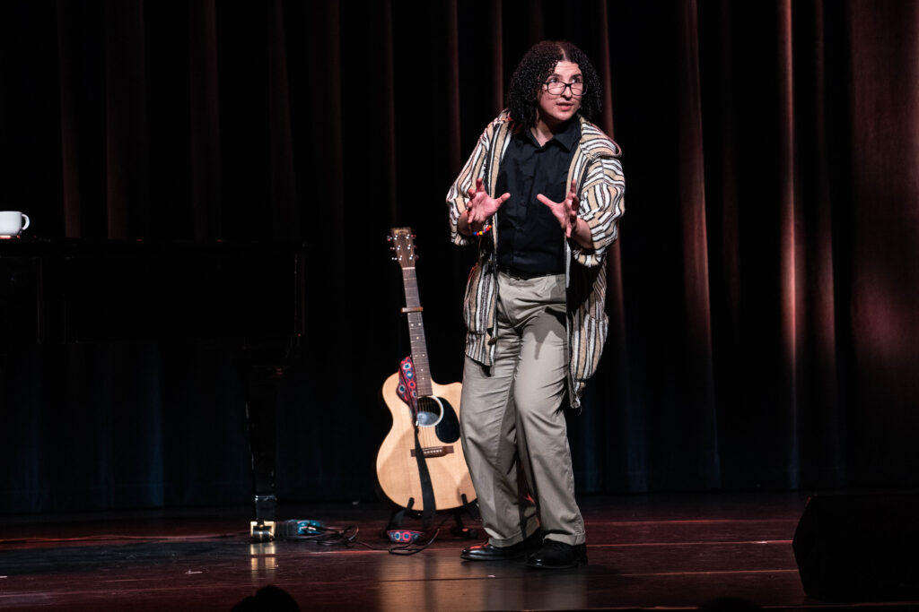 Ayoub Kharkhach in het theater