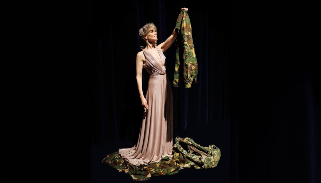 Orkest van de Koninklijke Landmacht met Catalijne in het theater