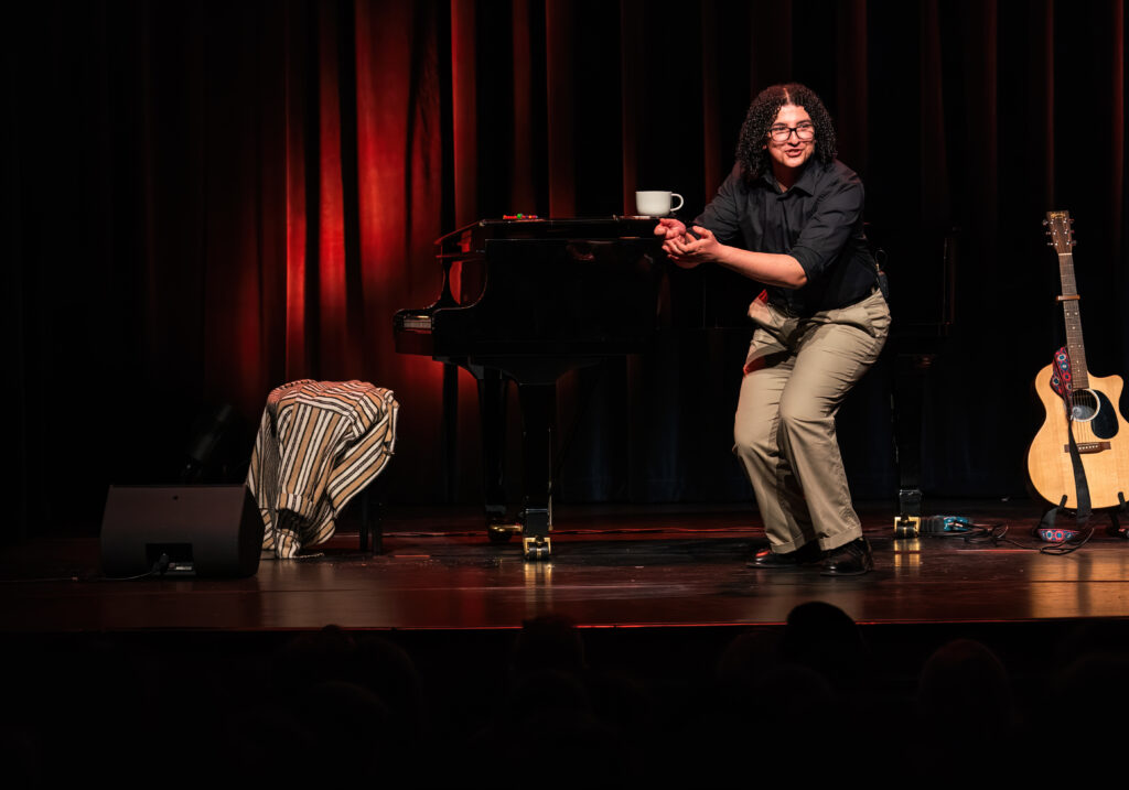 Recensie: En verbied vogels om te fluiten van Ayoub
