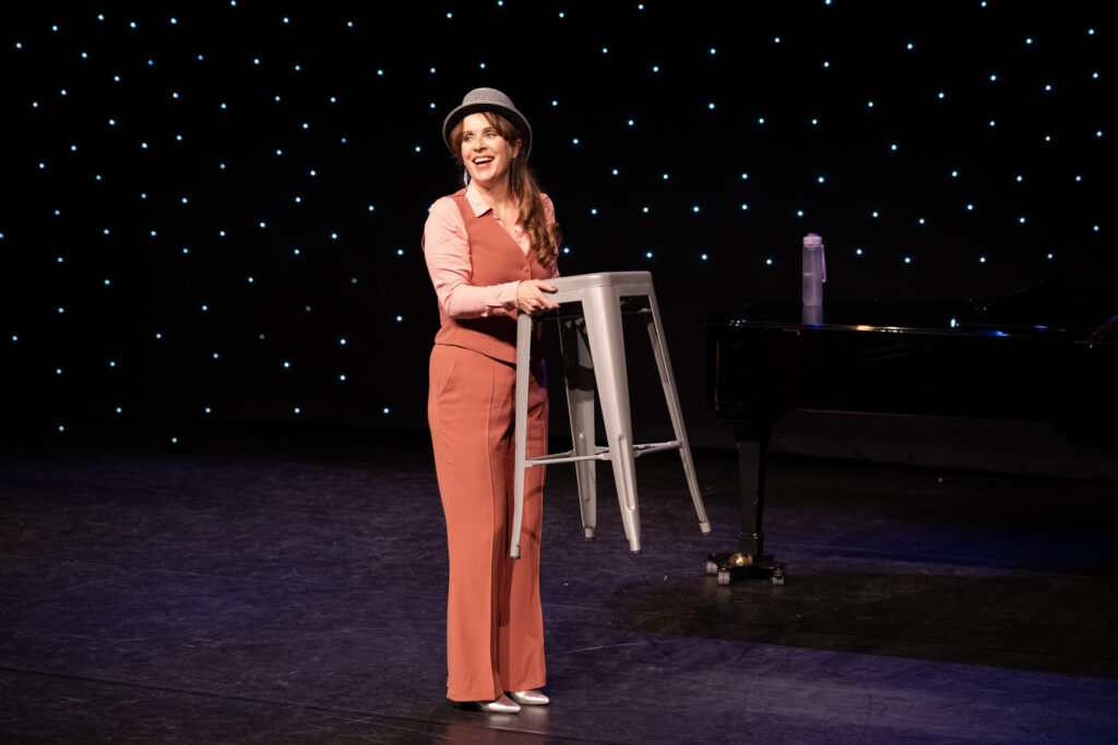 Recensie: Dit is waarom Vol Erin dé feelgood cabaretvoorstelling van het moment is