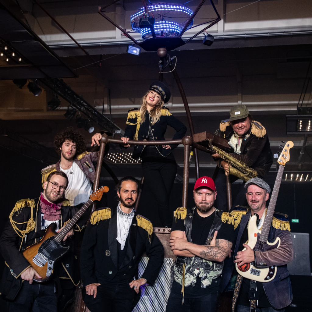 De Coronas in het theater.
