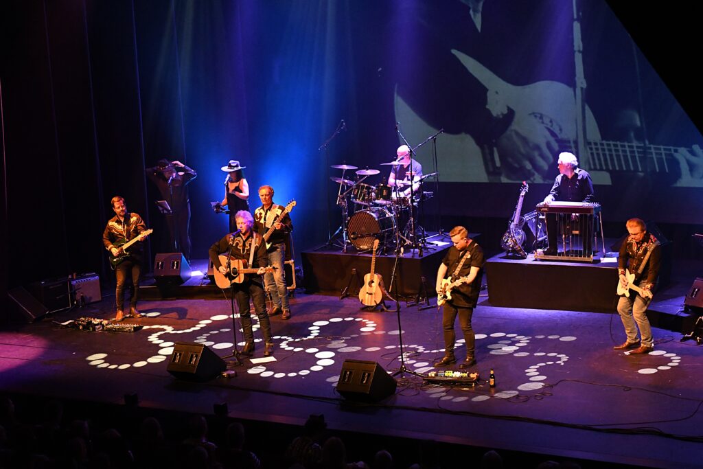 Leaving for Nashville in het theater